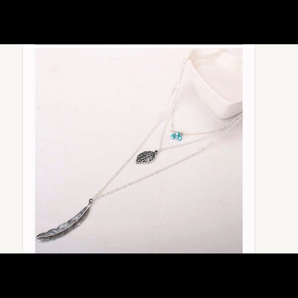 - Womens New 3 layer feather leaf necklace . By golden threads . - Picture 4 of 4